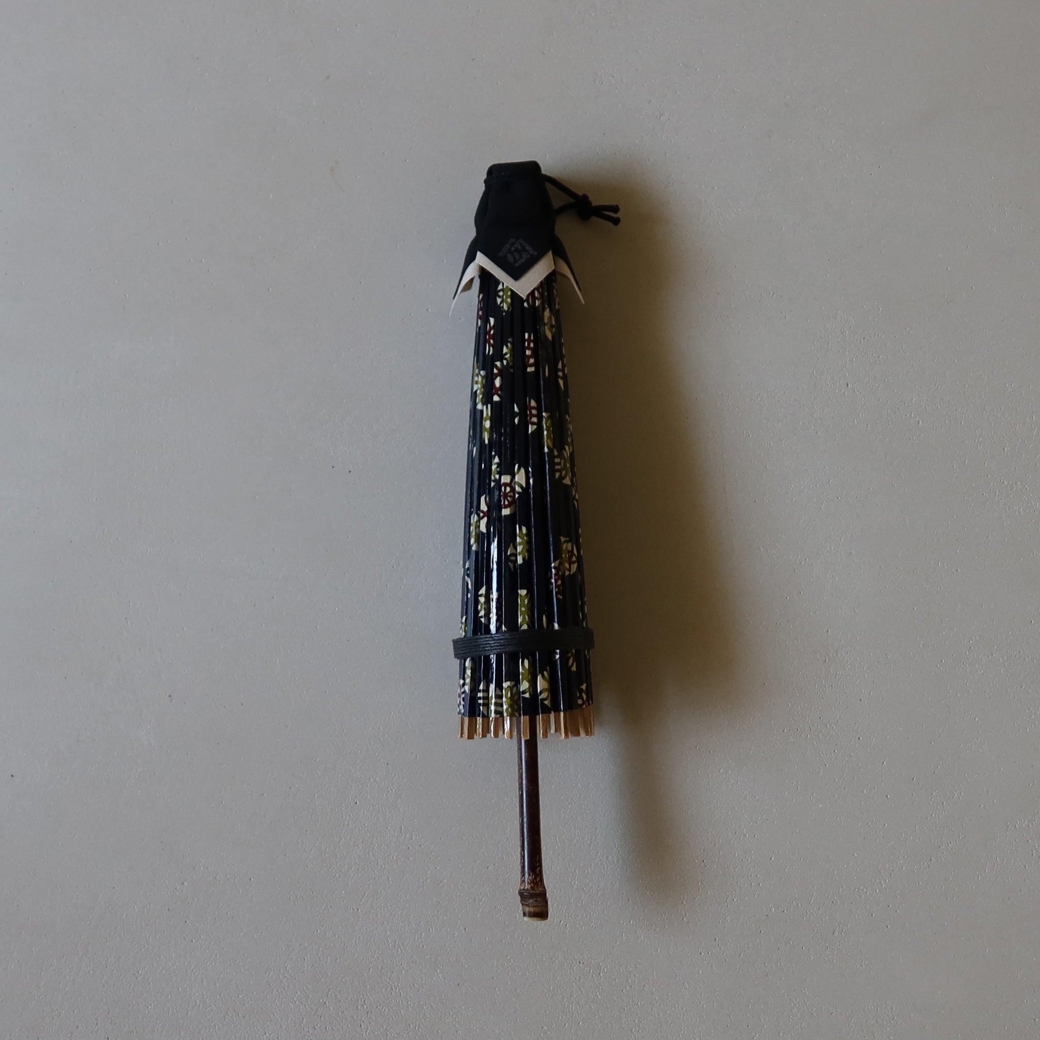 Kamon | Authentic Kyo - Yuzen Hime - Wagasa (Navy) - KURAKURA